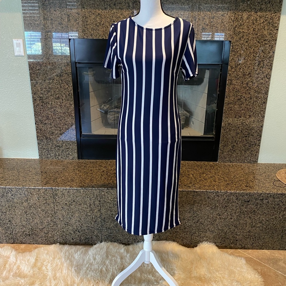 Apt 9 Navy Blue Vertical White Stripes Dress Size Large